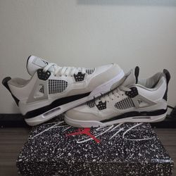 Militarily Black ⚫️ Jordan 4