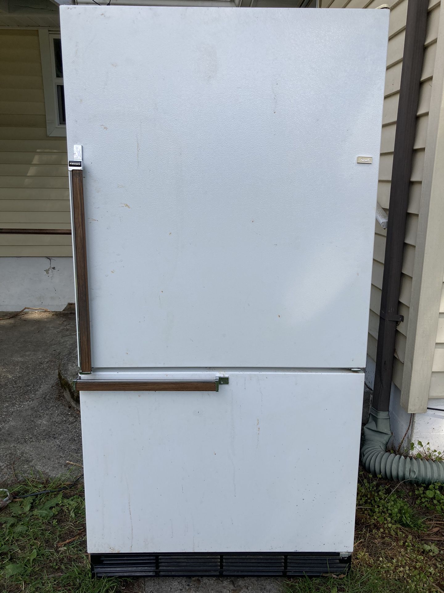 Free Vintage Kenmore refrigerator with freezer