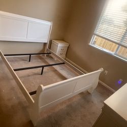 Queen New Wooden Bed With Dresser, Mirror, Nightstand 