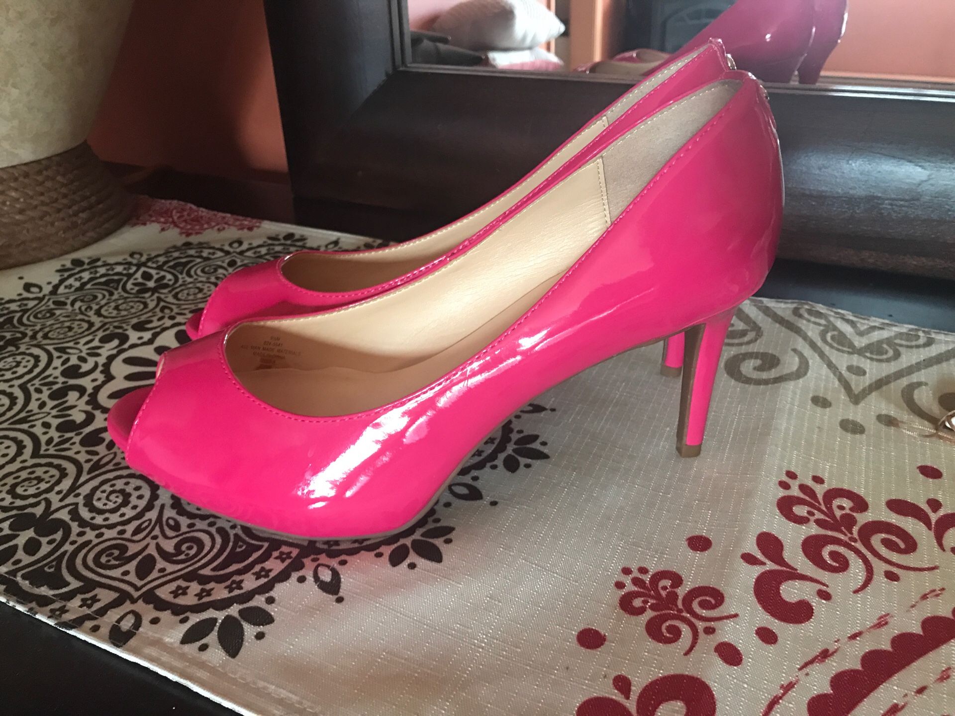 Pink Liz Claiborne heels size 9.5