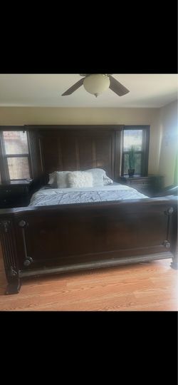 Bedroom furniture set
