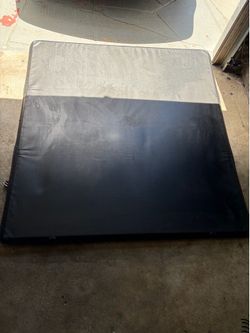 Tonneau cover for truck