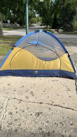 The NorthFace Roadrunner 3 tent + footprint (rainfly damaged)