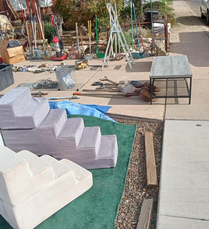 FREE STUFF. Sunday Dec 14 (1:45 pm) to Dec 21 ...3944 W. McLellan Blvd , PHX