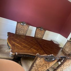 Dining Table , 6 Chairs And 2 Extra Pieces Of Leaves  