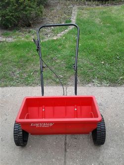 Earthway spreader
