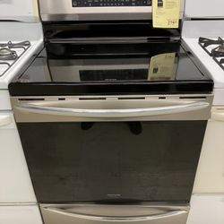 Pre-Owned Frigidaire Gallery Induction Range