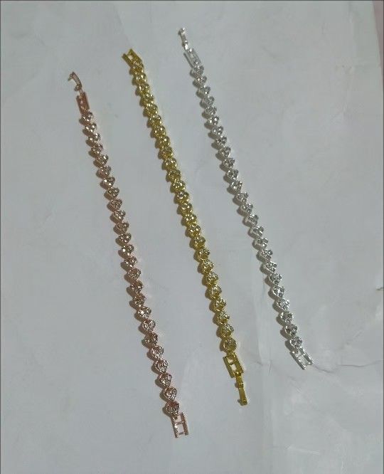 Zircon crystal bracelet set with diamonds,fashionable accessory full of diamonds