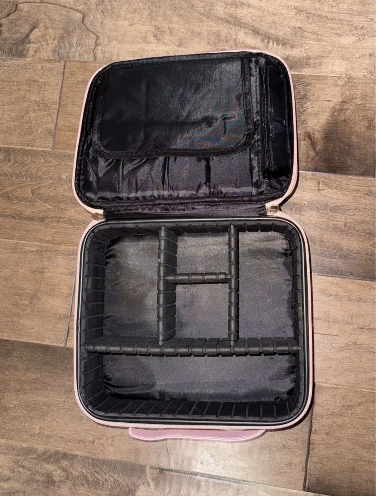 Makeup Bag With Customizable Compartments