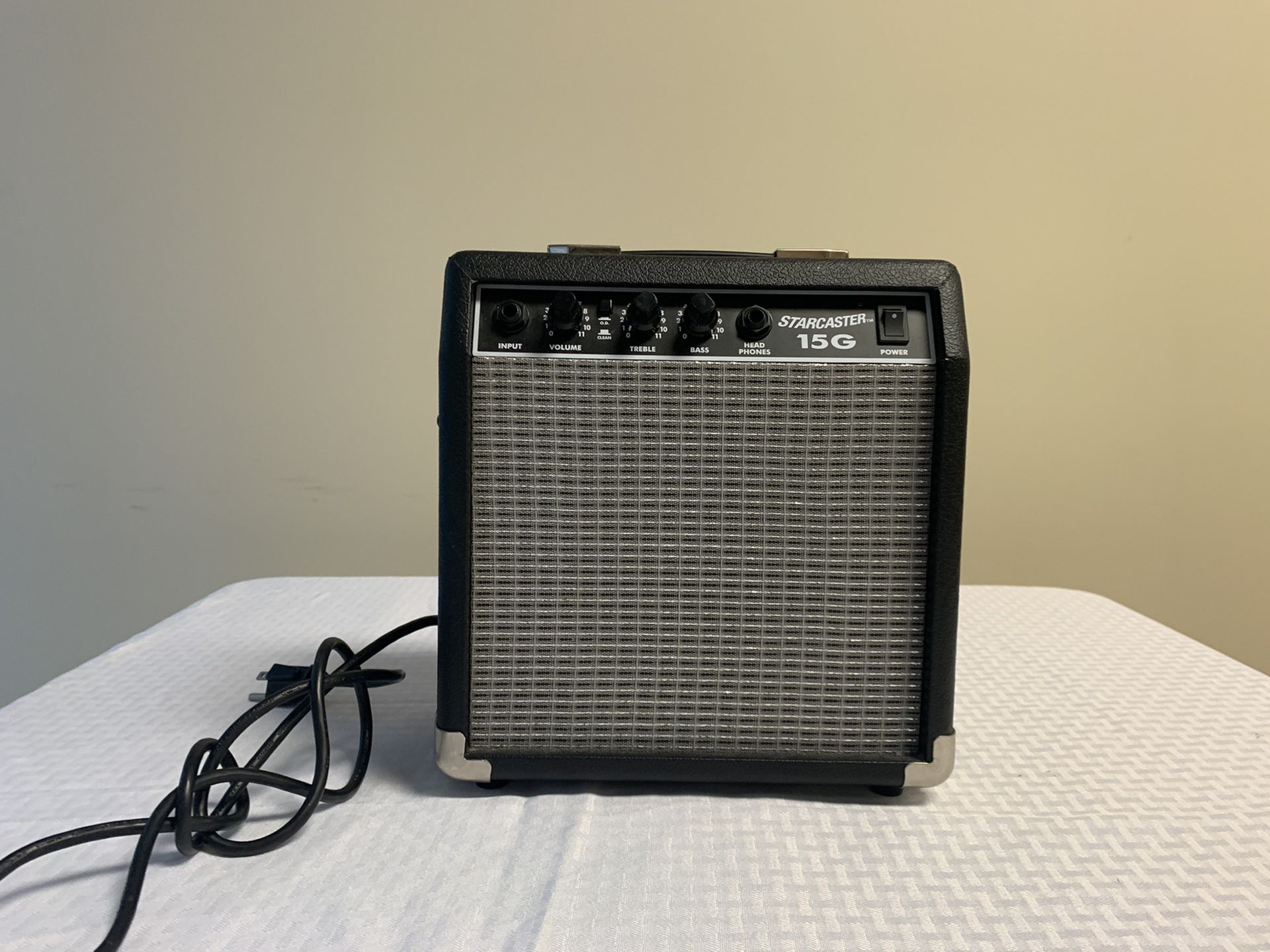 Starcaster Amplifier. Please see pics for more info.