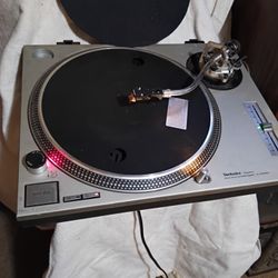 Technics SL 1200mk2 Turntable 