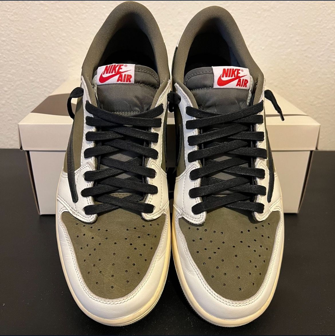 Travis Scott Jordan 1