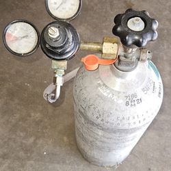 Co2 Tank With Regulator 