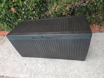 Keter Springwood 80 Gallon Resin Outdoor Storage Deck Box , Brown