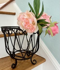 LOVELY VINTAGE WROUGHT IRON PLANTER