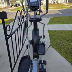 Spirit CE800 Elliptical 