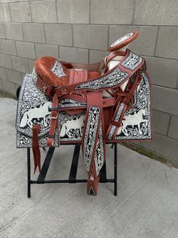 Montura bordada 100% piel