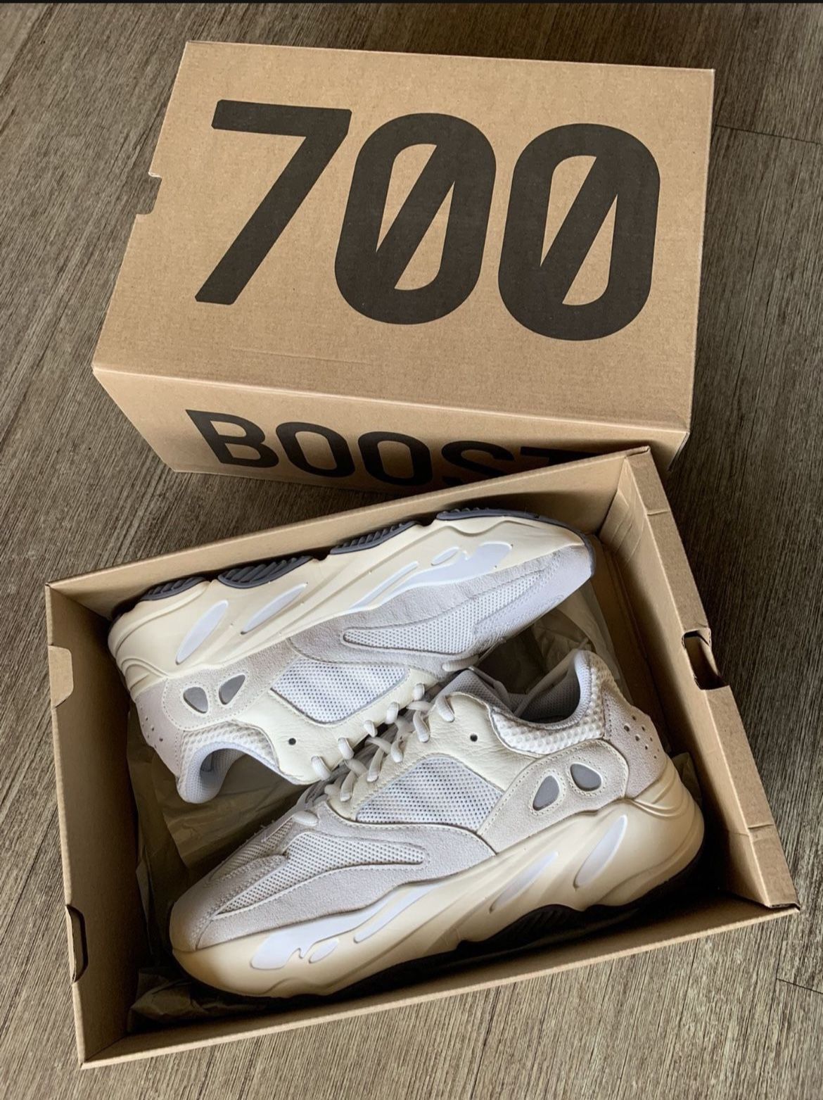 Yeezy Boost 700 Analog