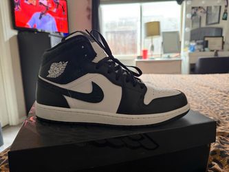 Air Jordan 1 mid. Brand new. Size 11