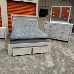Queen Size Bedroom Set with lights at the headboard and drawers in the front