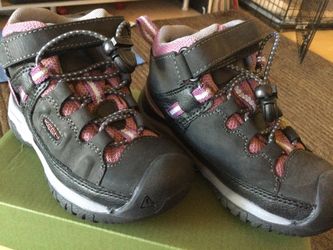 KEEN Targhee Mid Hiking Boots Childrens US8 NEW