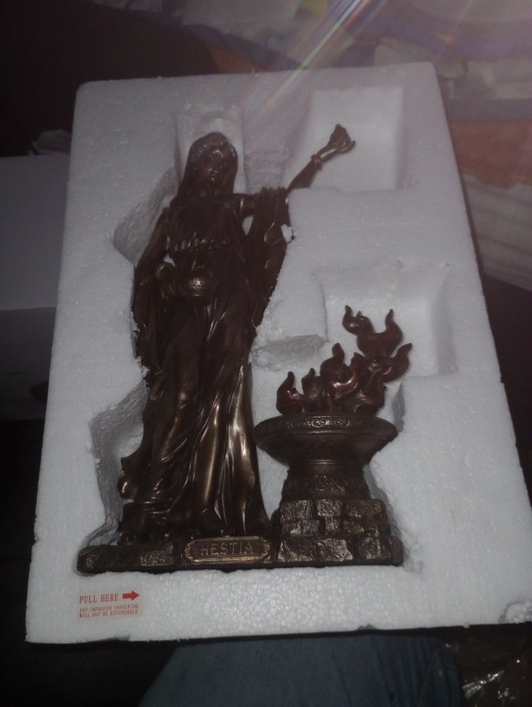 Statue Greek goddess Hestia