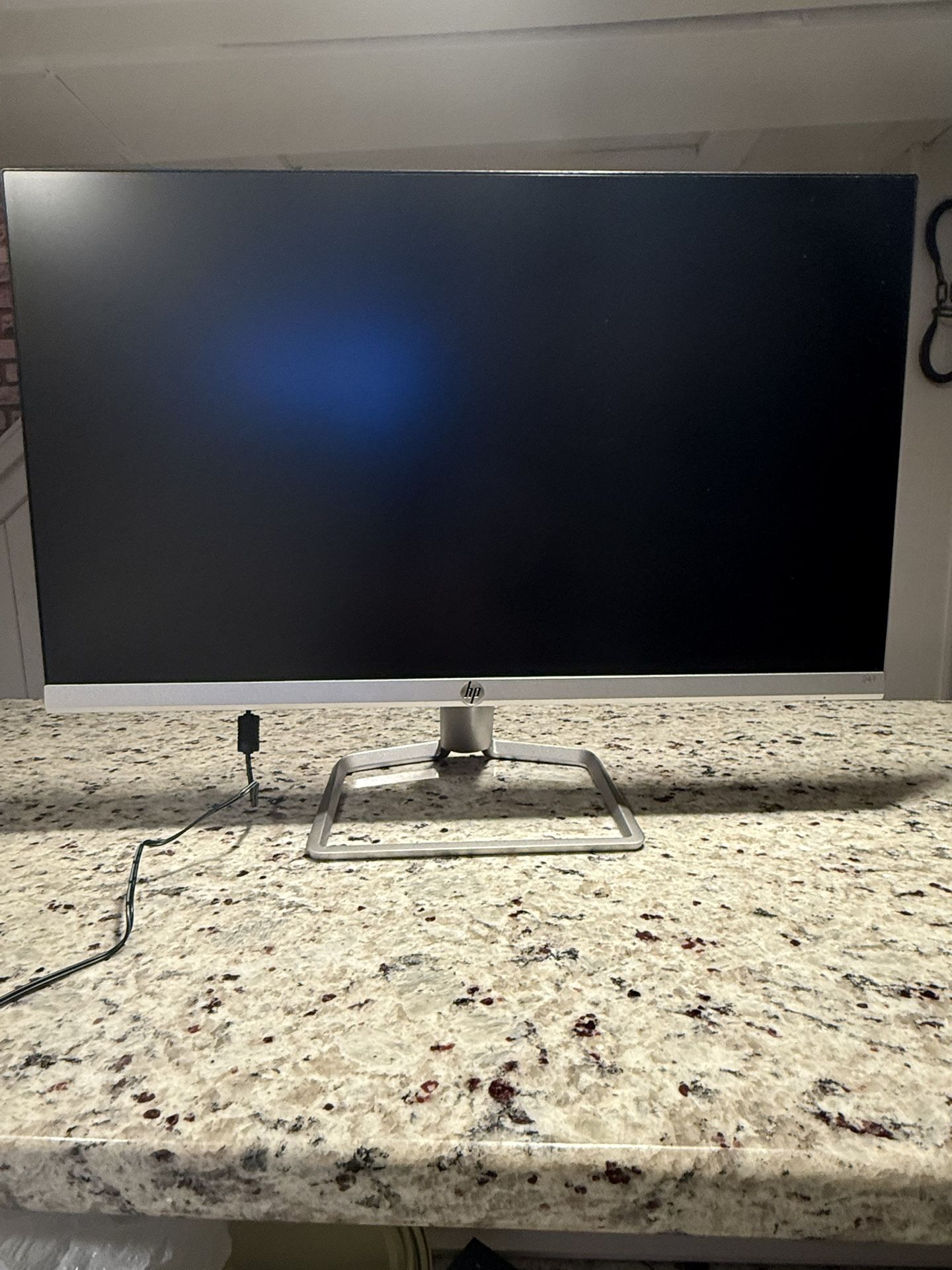 HP 23.8 inch display monitor monitor with power cord working great condition 2019
