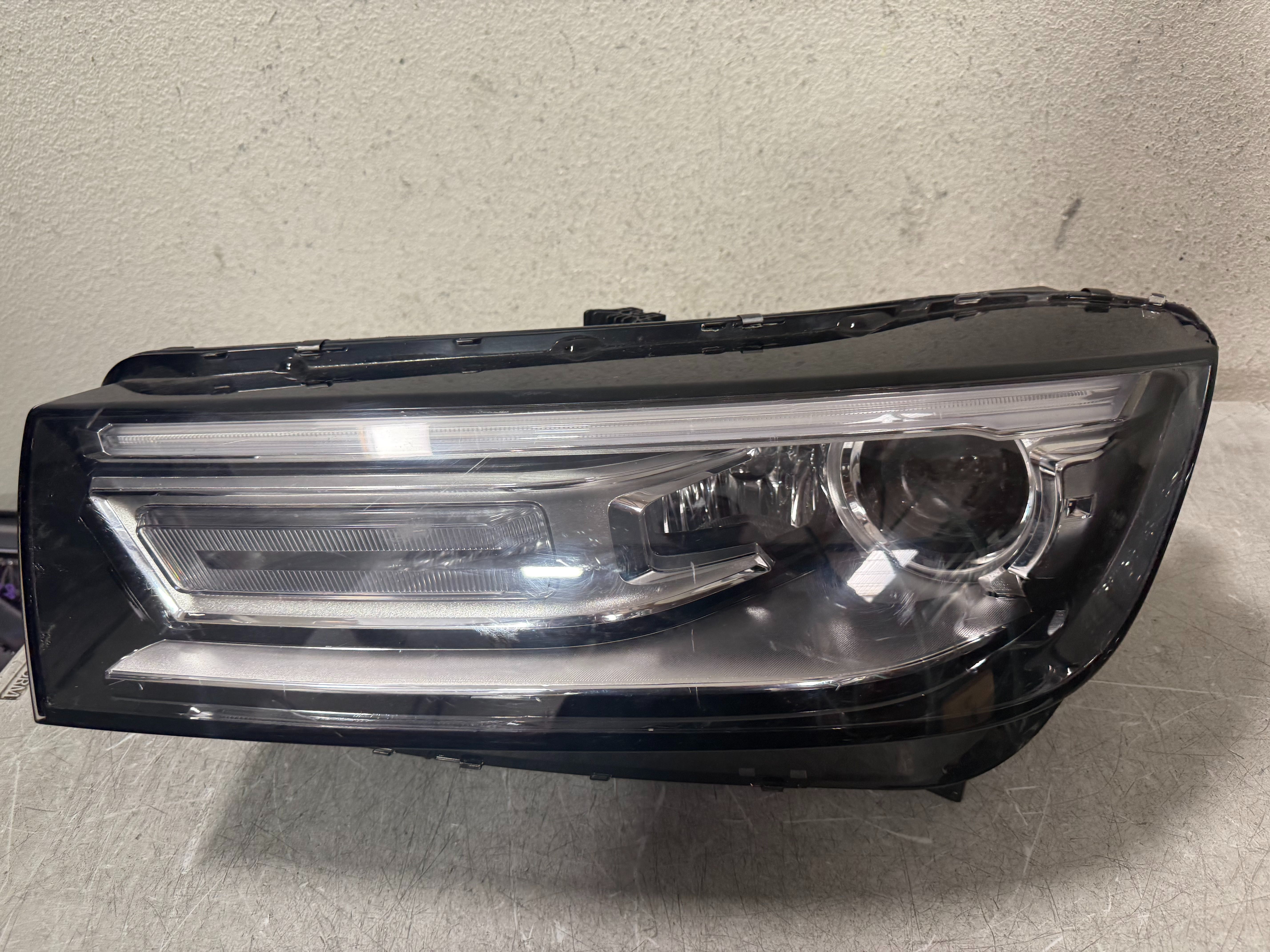 AUDI Q5 LEFT HEADLIGHT 2018 