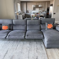 Recline Sofa W/ Chase 