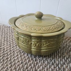 Celebrating Home Stoneware Collection Venetian Green Ceramic Casserole Dish/Bean Pot. 