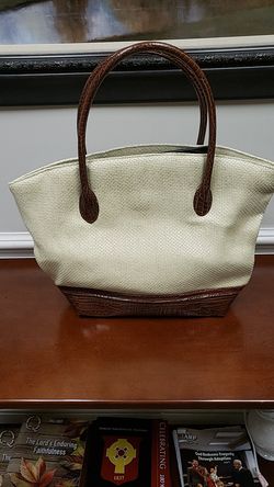 Liz Claiborne large tote with lots of storage