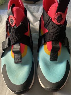 Women’s Nike Air Huarache City Size 8