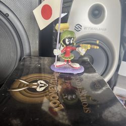 Signed Limited Edition Looney Tunes Collectables