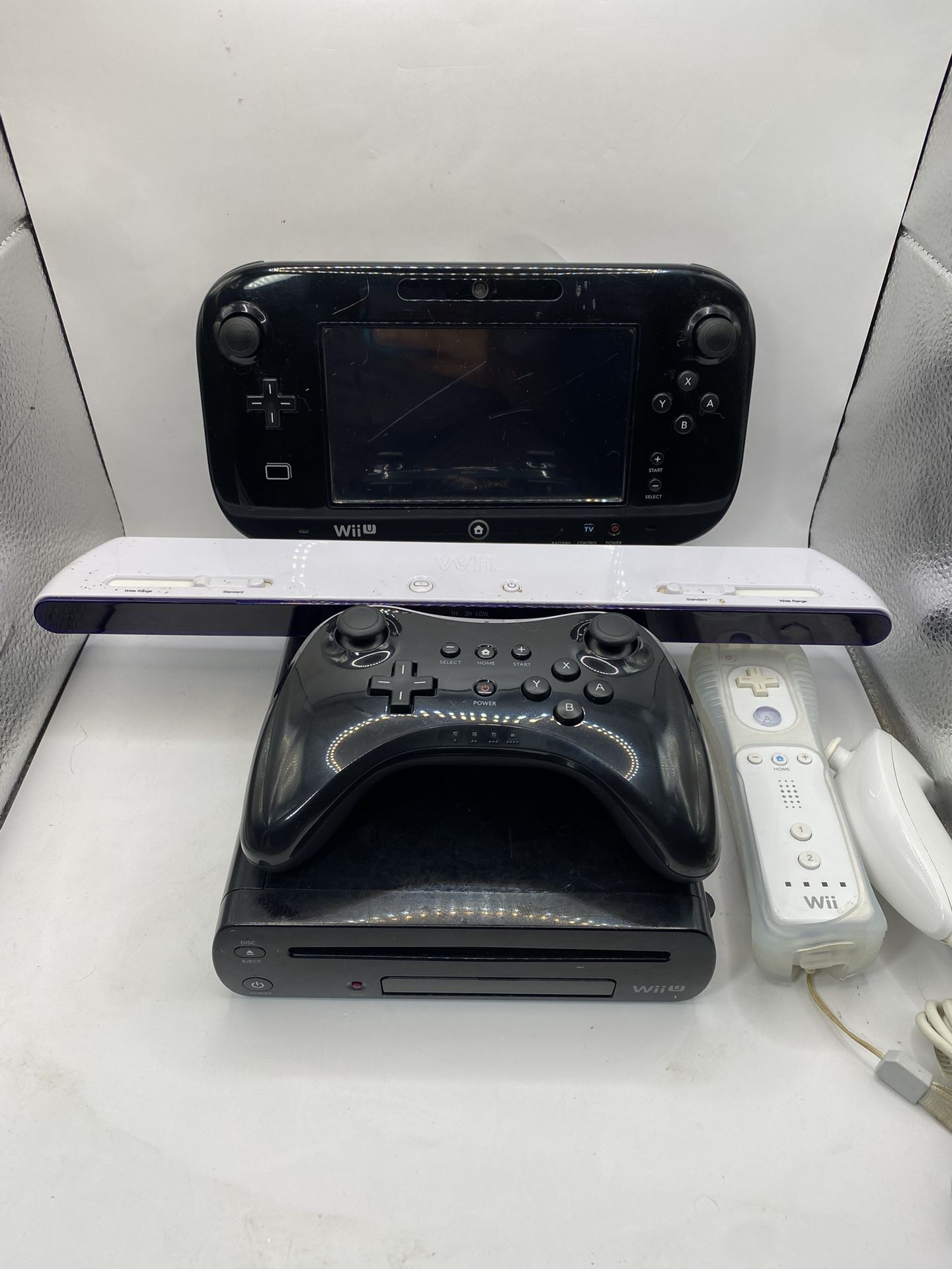 Nintendo Wii U Black 32GB Gamepad Wiimote Stands Sensor Cords Tested Complete