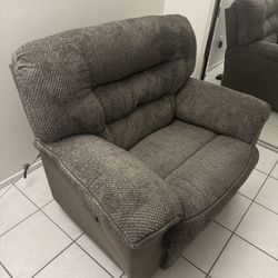 Recliner Chair VERY comfortable, Almost New