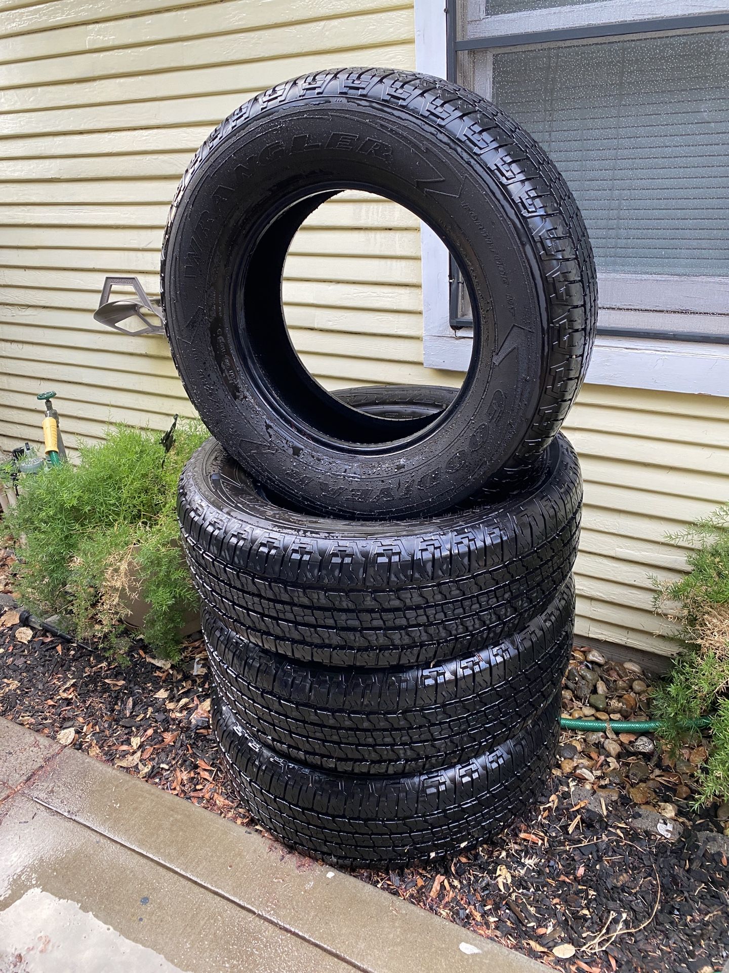 275/65r18 Almost New Used A Month Goodyear Tires 275 65 18 Tires