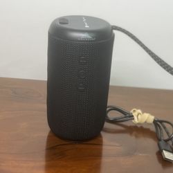 High Sierra Kodiak IPX7 Outdoor Bluetooth Speaker, Microsoft Branding, Used. Excellent condition, fully functional exceptional sound quality  comes wi