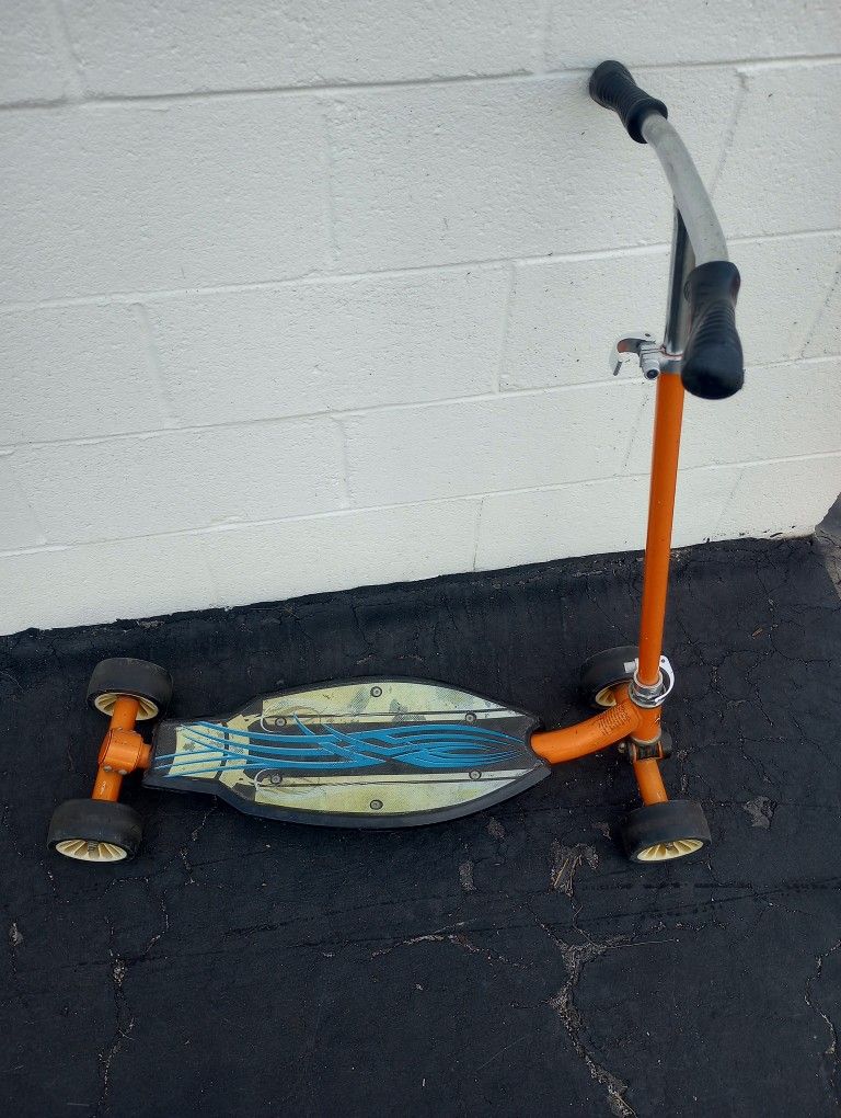 AVIGO STREET CARVER 4 WHEEL Scooter 