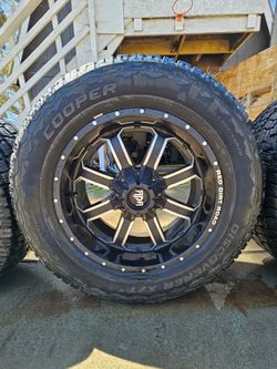 Red Dirt Road Wheels on Cooper Discoverer X/T4 tires 305/55R20