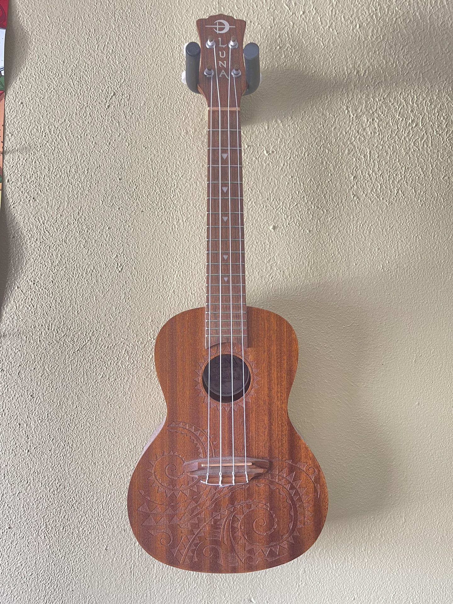 Luna Concert Guitar