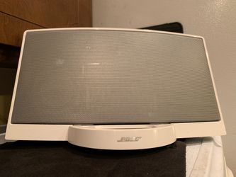Bose stereo with pin adapter to iPhone