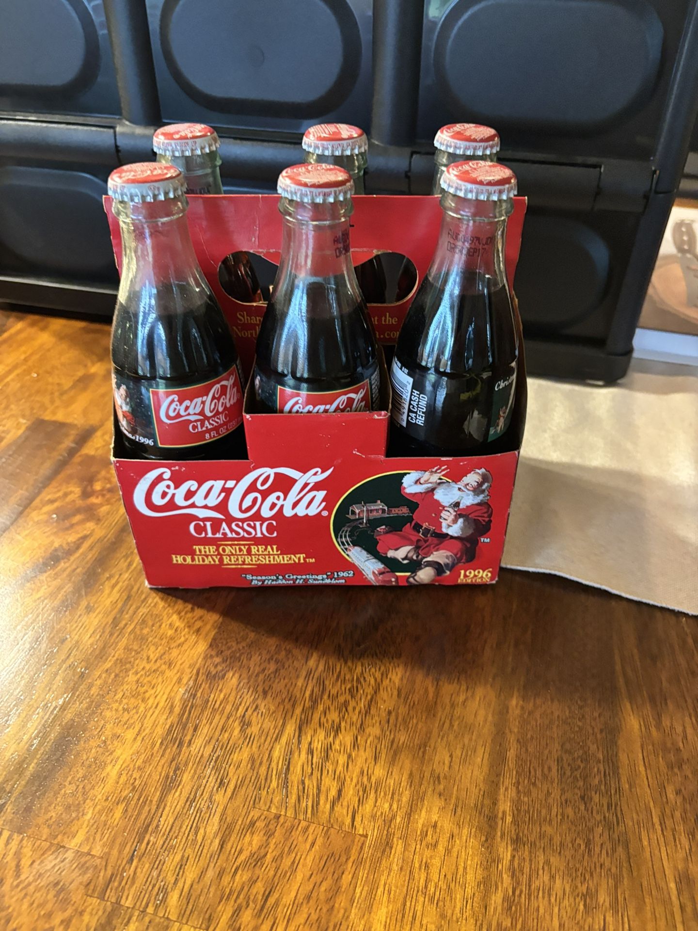 Coca Cola Christmas 1996 Edition Coke Bottles Santa 6-Pack 8 Oz. FULL