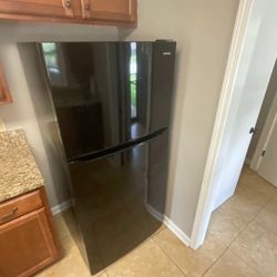 Black Stove and Fridge Set for Sale!
