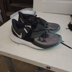 Nike Kyrie Low Moon 3