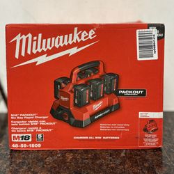 Milwaukee M18 PACKOUT Six Rapid Charger