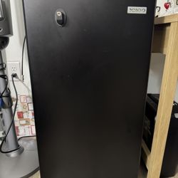 Igloo Mini Fridge 3.2 Cubic Ft