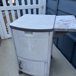 Outdoor ice chest