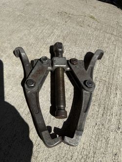 KD Tools 5-Ton Three-Arm Gear Puller (Used) - $40 (Negotiable) - Priced to Sell!