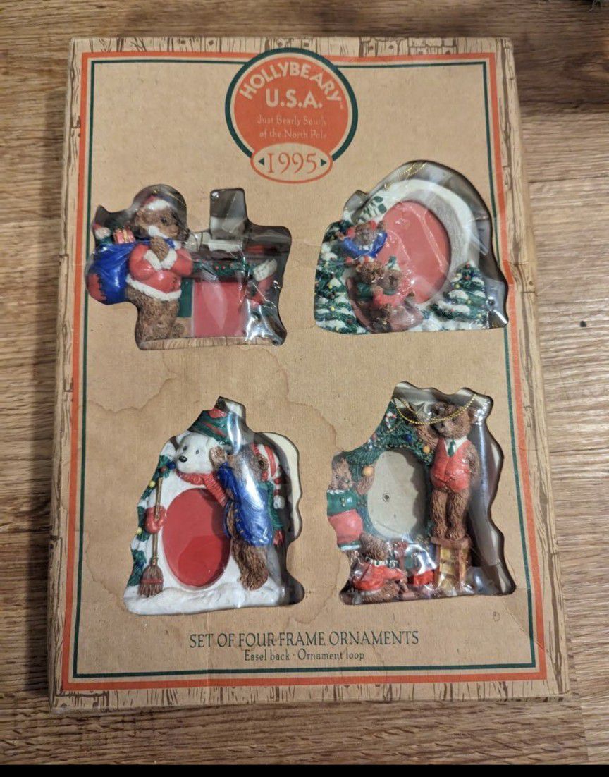 Holly Beary 1995 NEW OLD STOCK Vintage  Set 4 Christmas Frame Ornaments