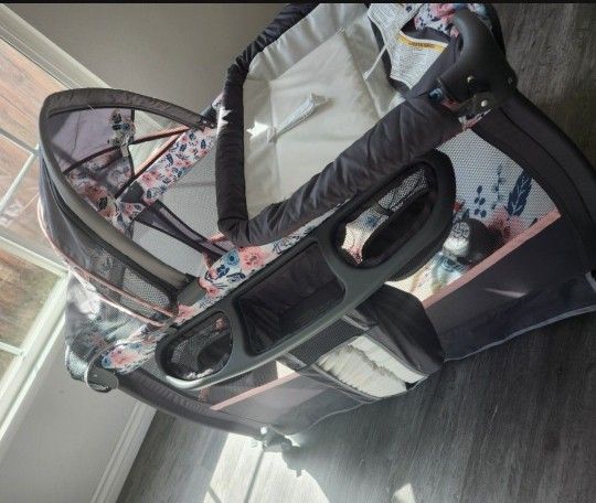 New Babygirl Portable Play Pen & Changing Table
